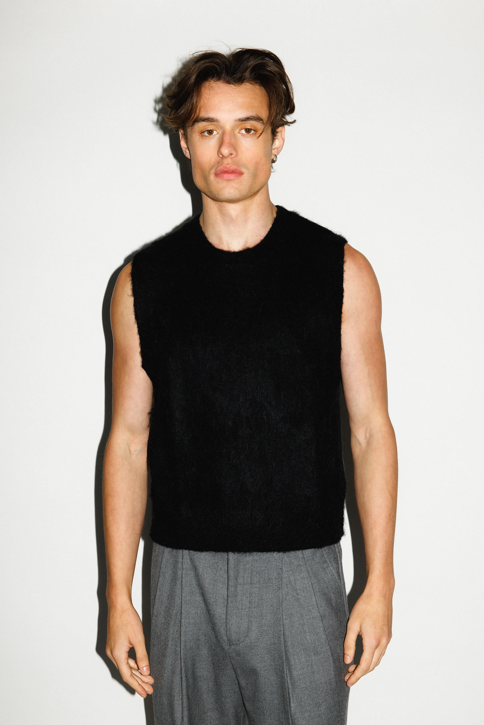 Tertiary: Clothing > Tops > Sleeveless Tops